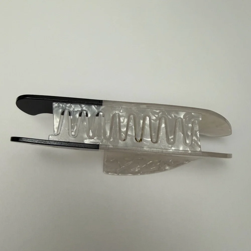 NWT ⚜️🔪⚜️ Acrylic Knife Hair Claw Clip Accessory Halloween
